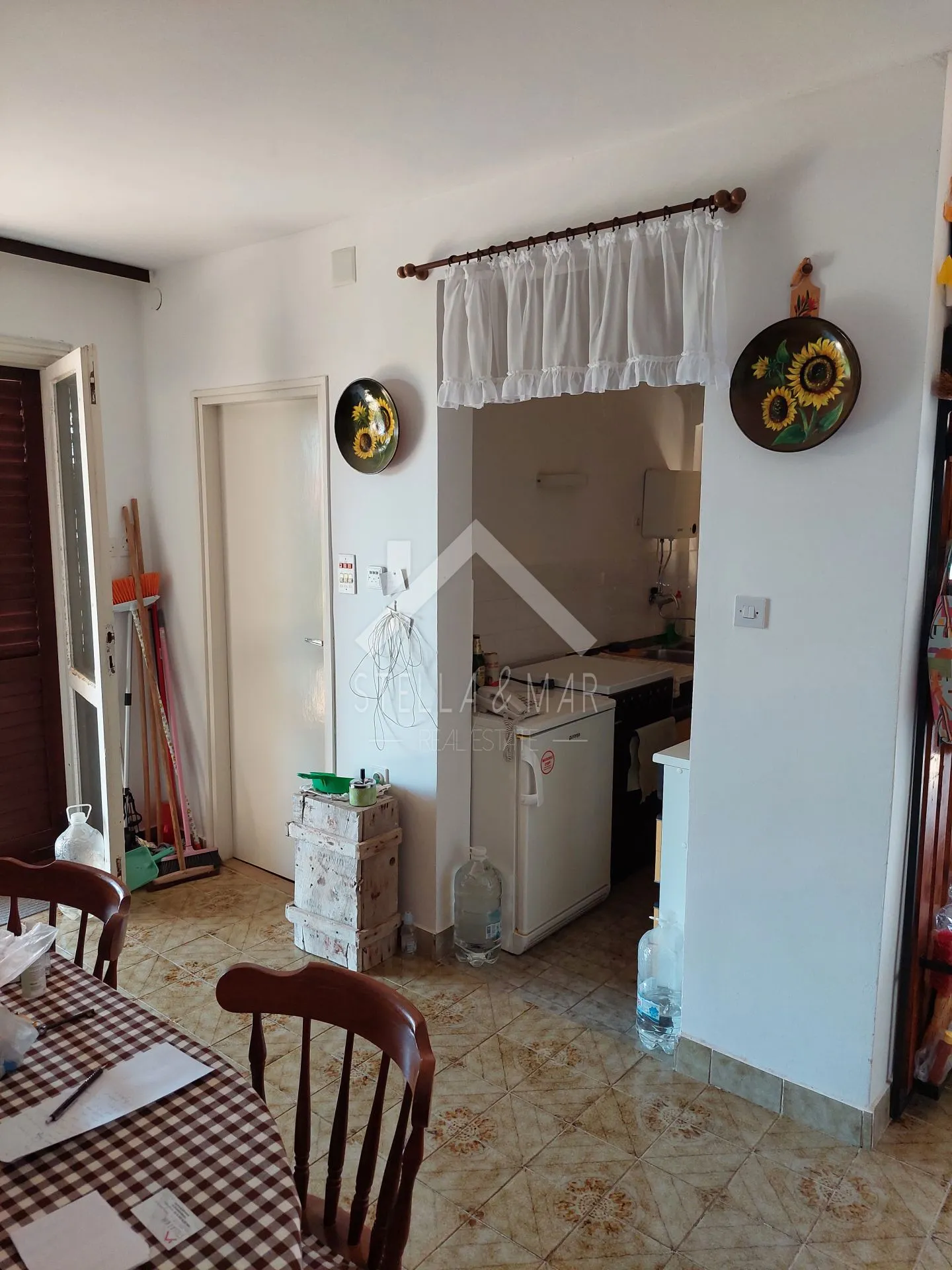 kuća sa dva stana na izvrsnoj lokaciji - vir - slika 18
