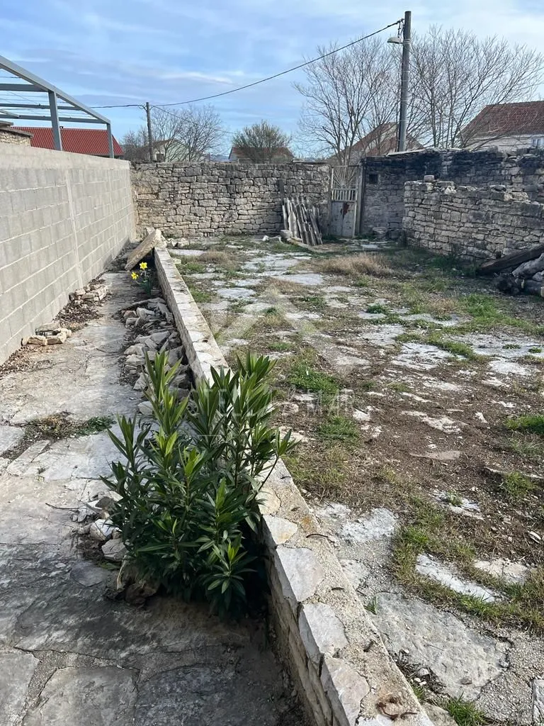 stara kuća sa okućnicom 550m2 - pridraga, zadar - slika 2