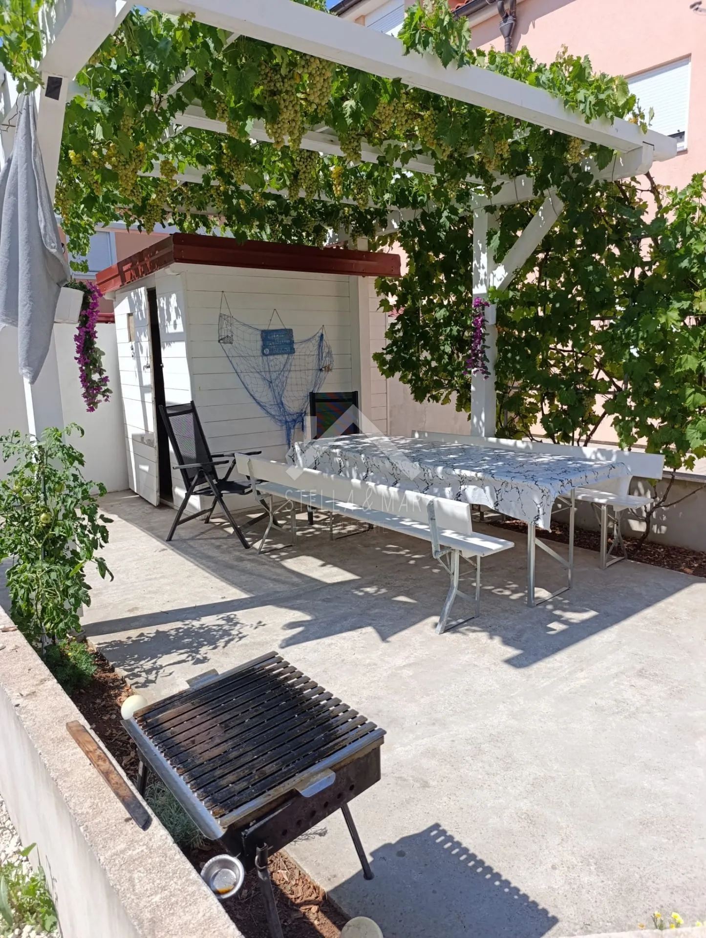Dvosobni apartman sa vrtom - Vir