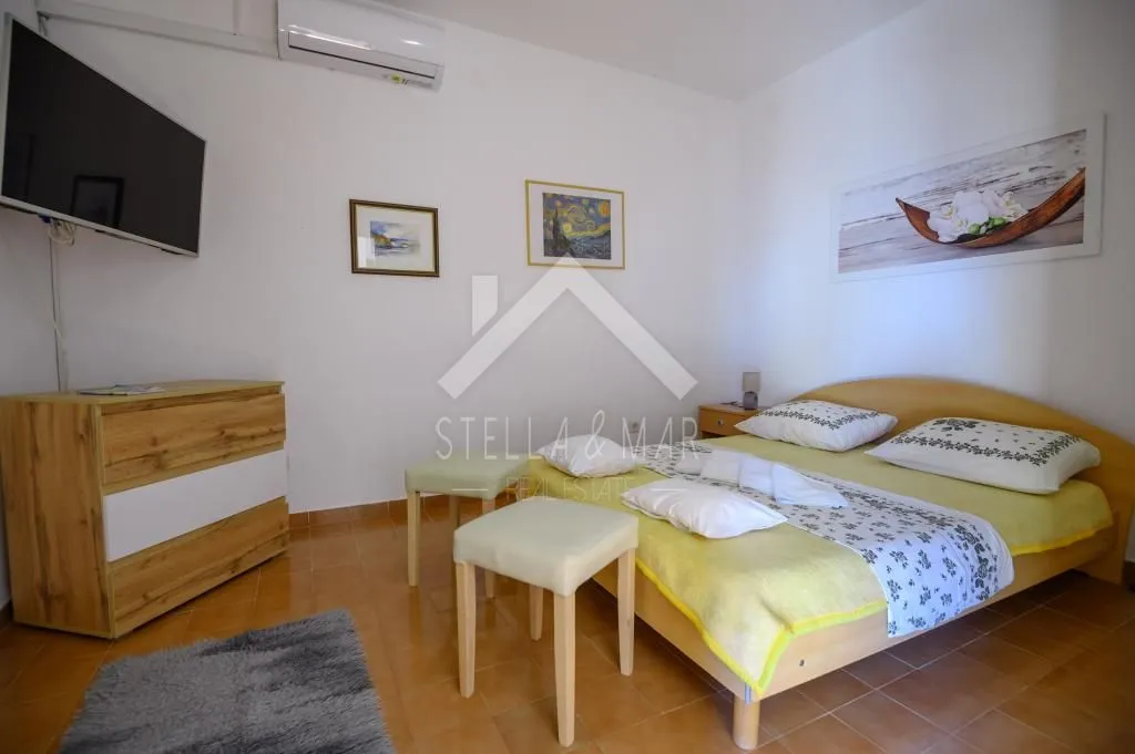 apartmanska kuća, velika okućnica 80m do mora - privlaka - slika 32