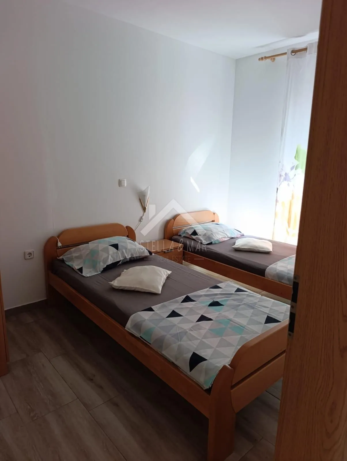 kuća sa 4 apartmana i bazenom - vir - slika 29