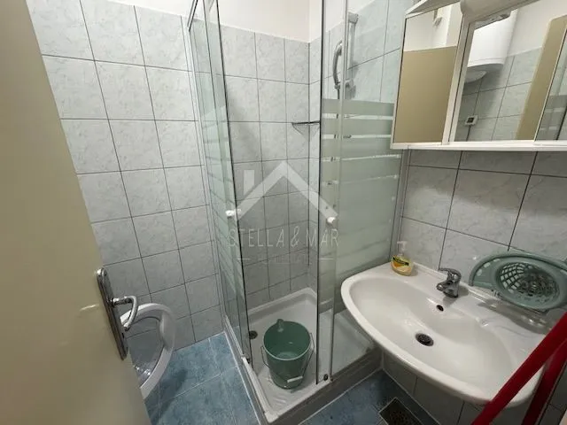 top lokacija ! apartman prvi red do mora - sukošan - slika 14