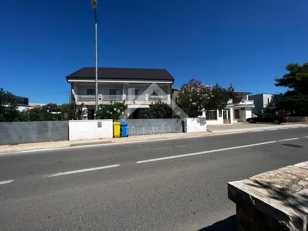 Kuća sa 5 apartmana -100m do mora - Vir