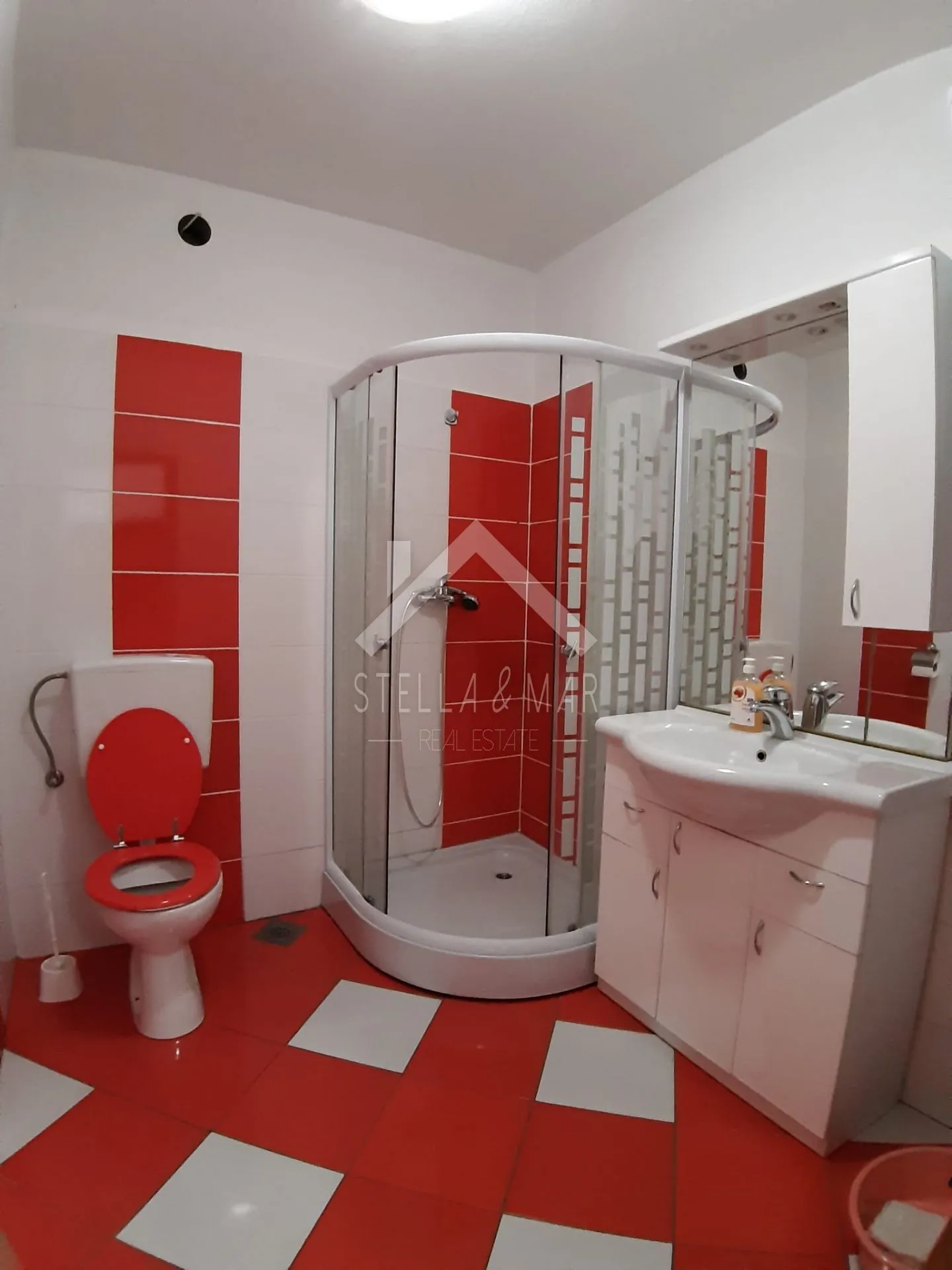 kuća sa 4 apartmana - vir - slika 22