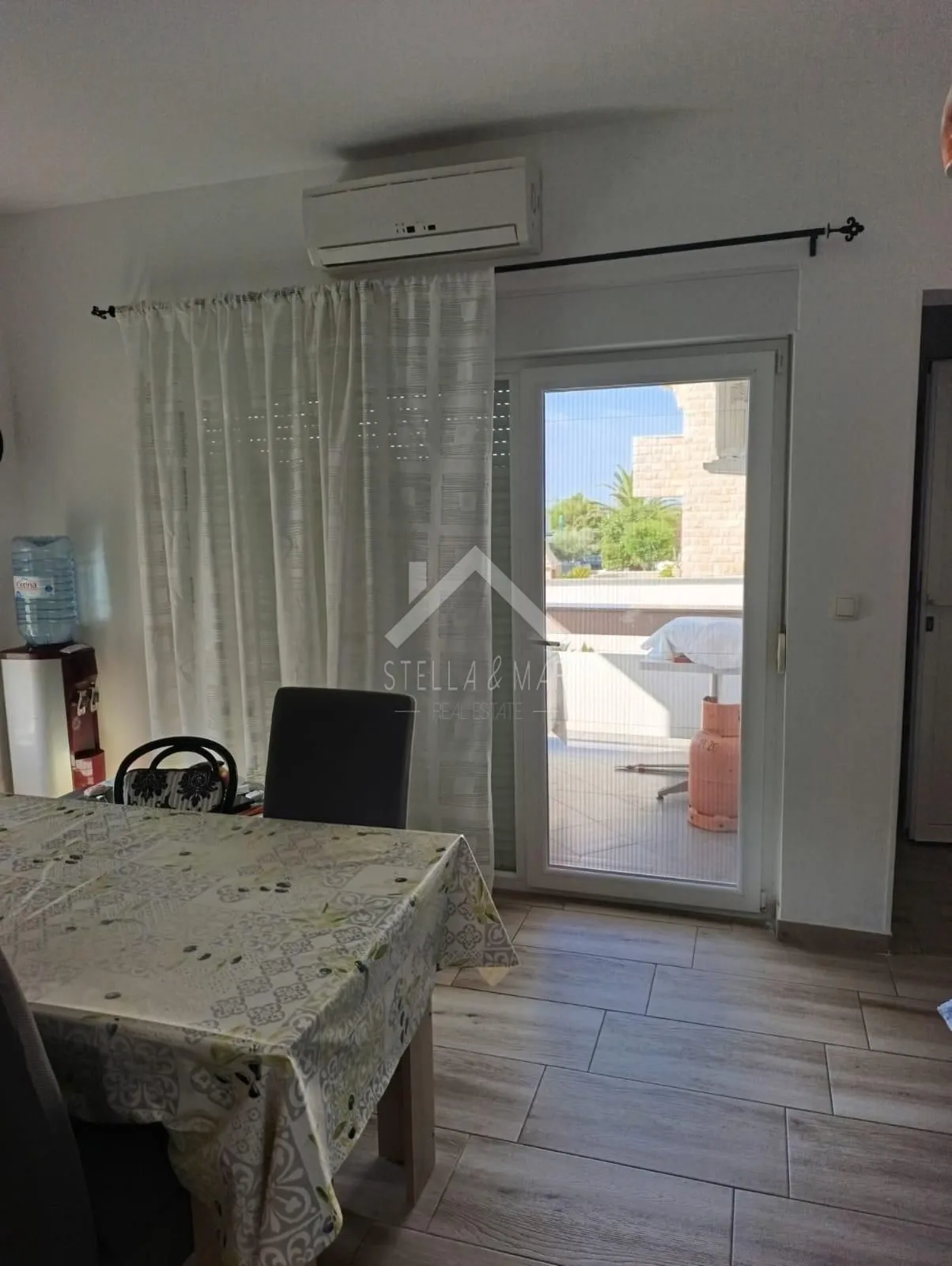 kuća sa 4 apartmana i bazenom - vir - slika 16
