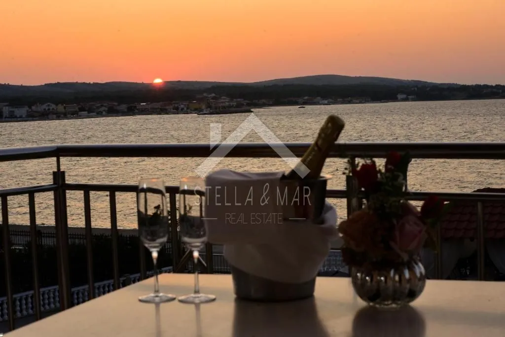 villa sa bazenom na atraktivnoj lokaciji - vir - slika 8
