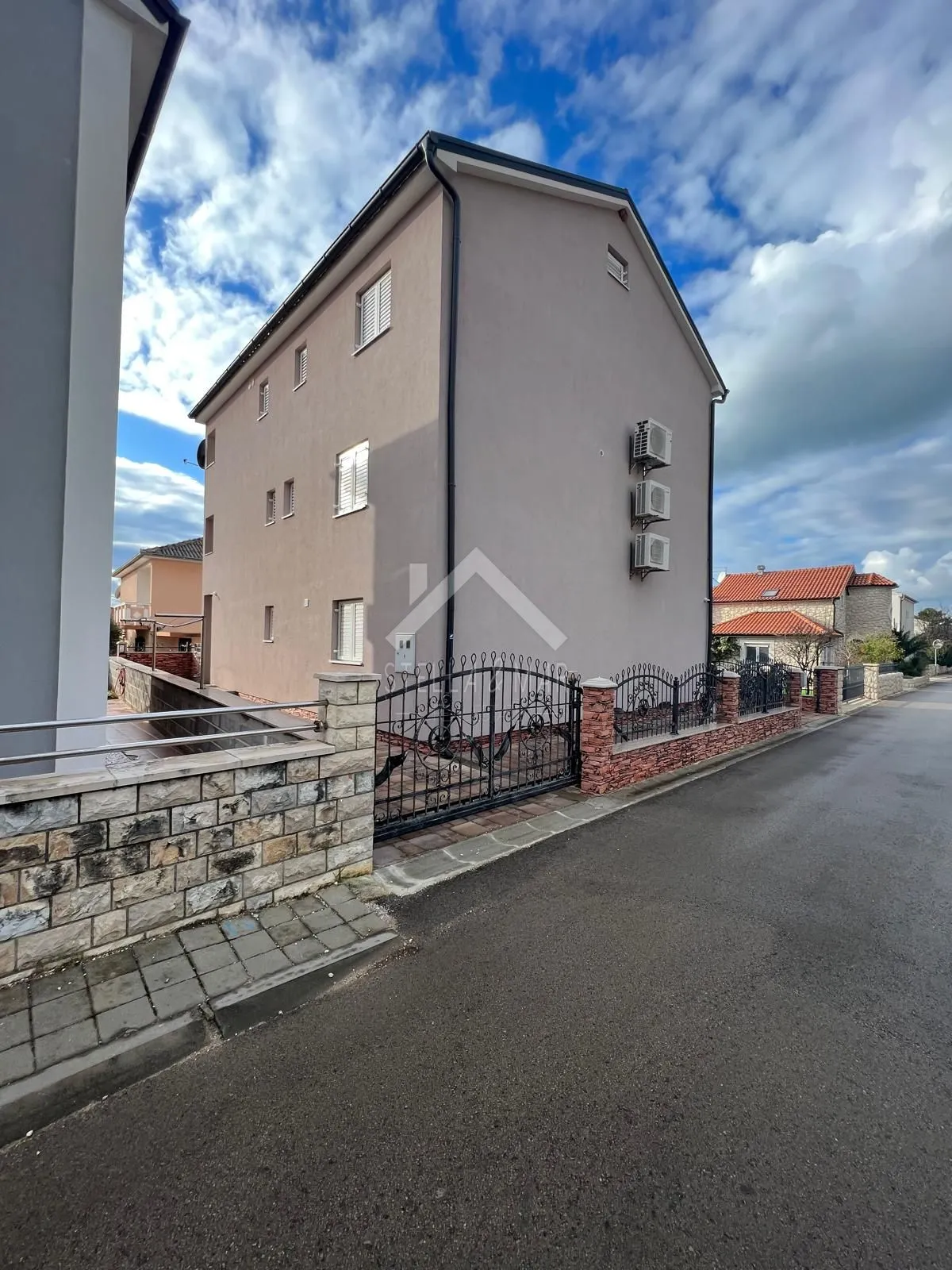 kuća sa 3 stana, 180m do mora - vrsi mulo - slika 49