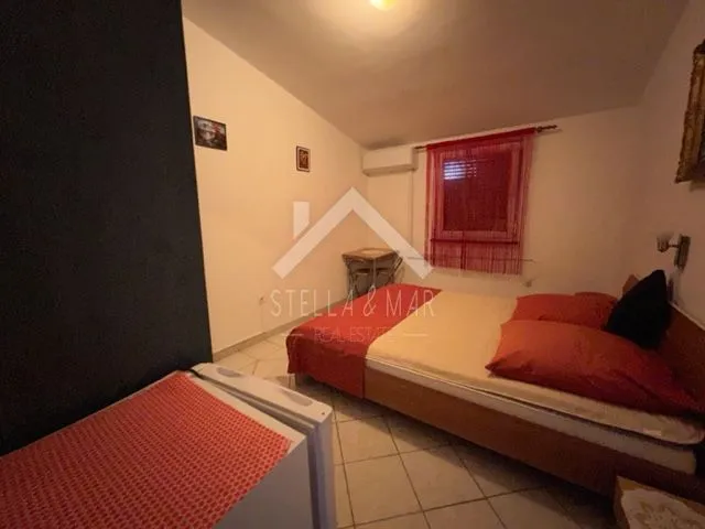 prostrana kuća, dvokatnica sa velikom okućnicom - vir - slika 19