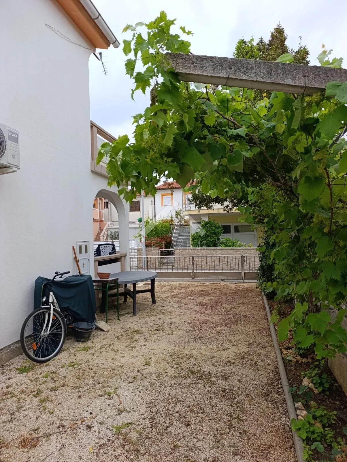kuća sa dva apartmana, blizina mora - vir - slika 6
