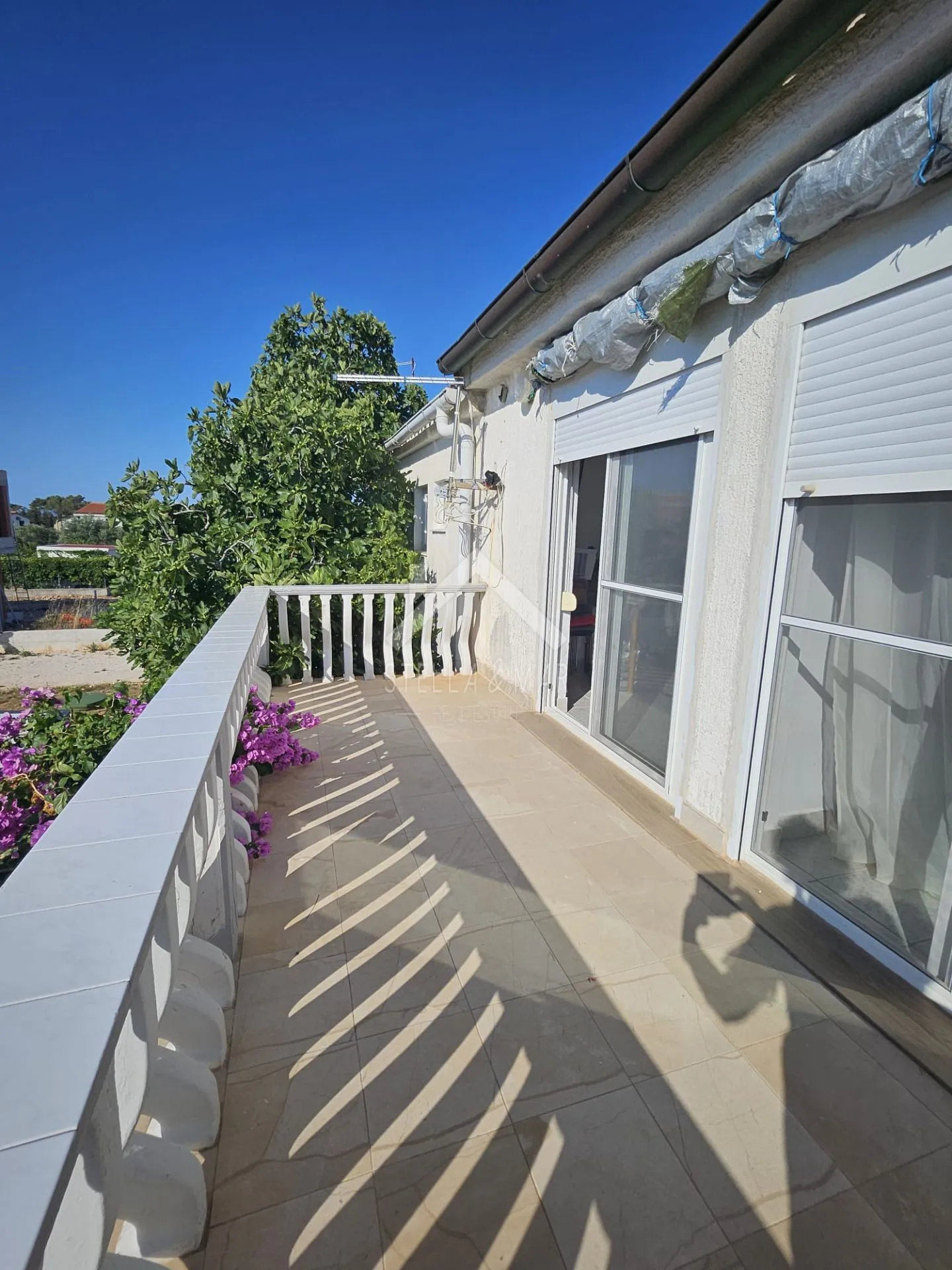kuća u nizu sa dva apartmana - vir - slika 18