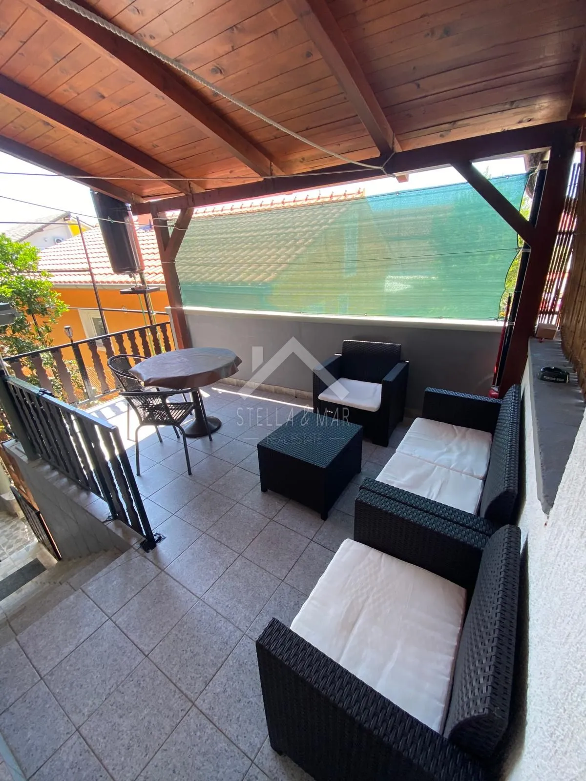 kuća sa 4 apartmana, južna strana - vir - slika 14