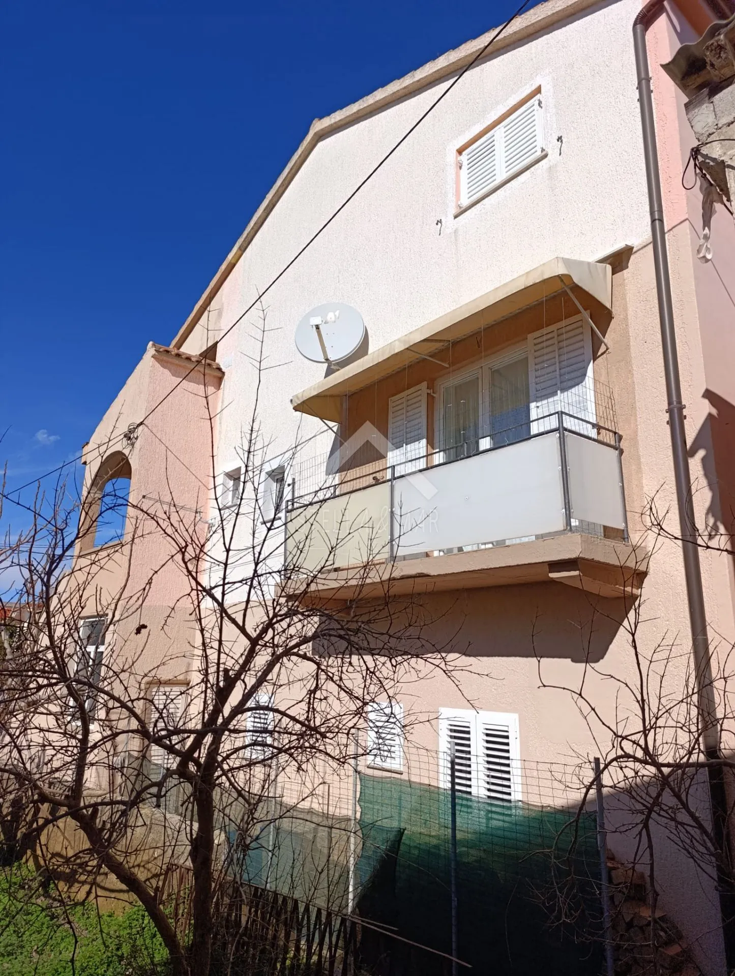 dvojna kuća sa dva stana na tri etaže,blizina mora - privlaka - slika 4