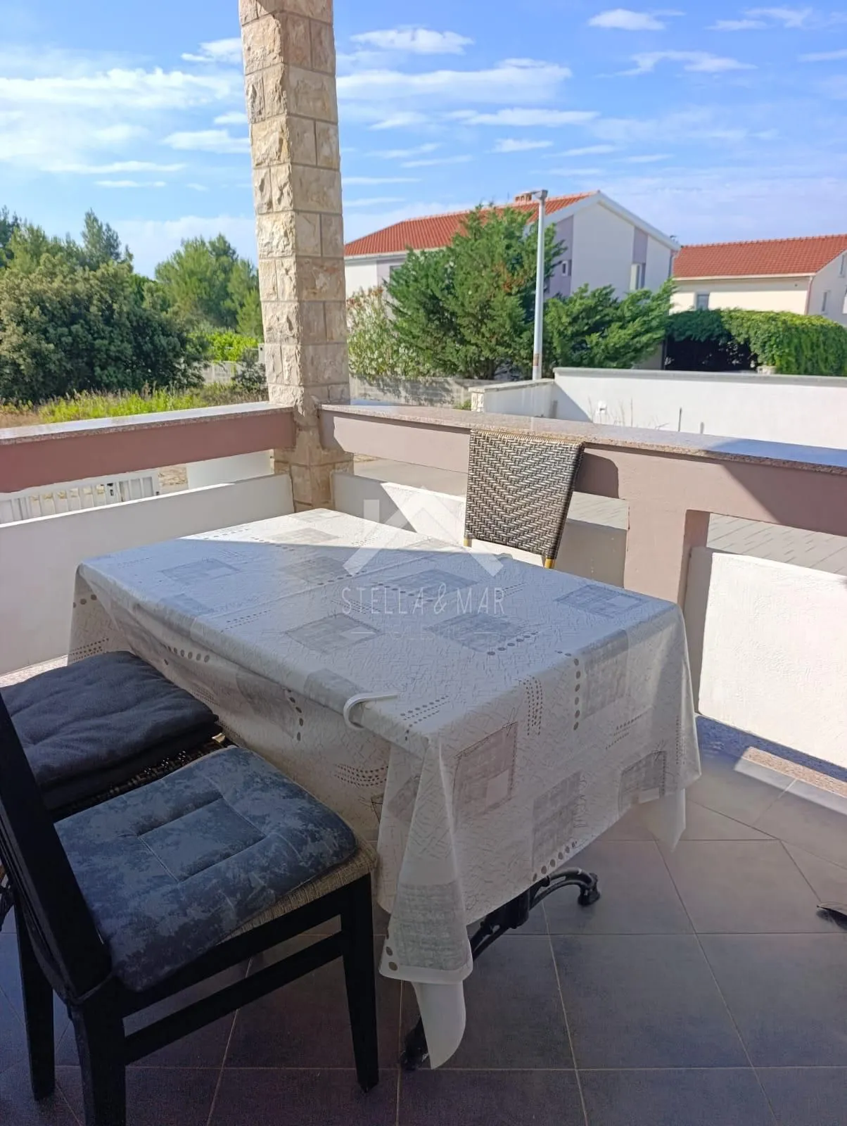 kuća sa 4 apartmana i bazenom - vir - slika 21