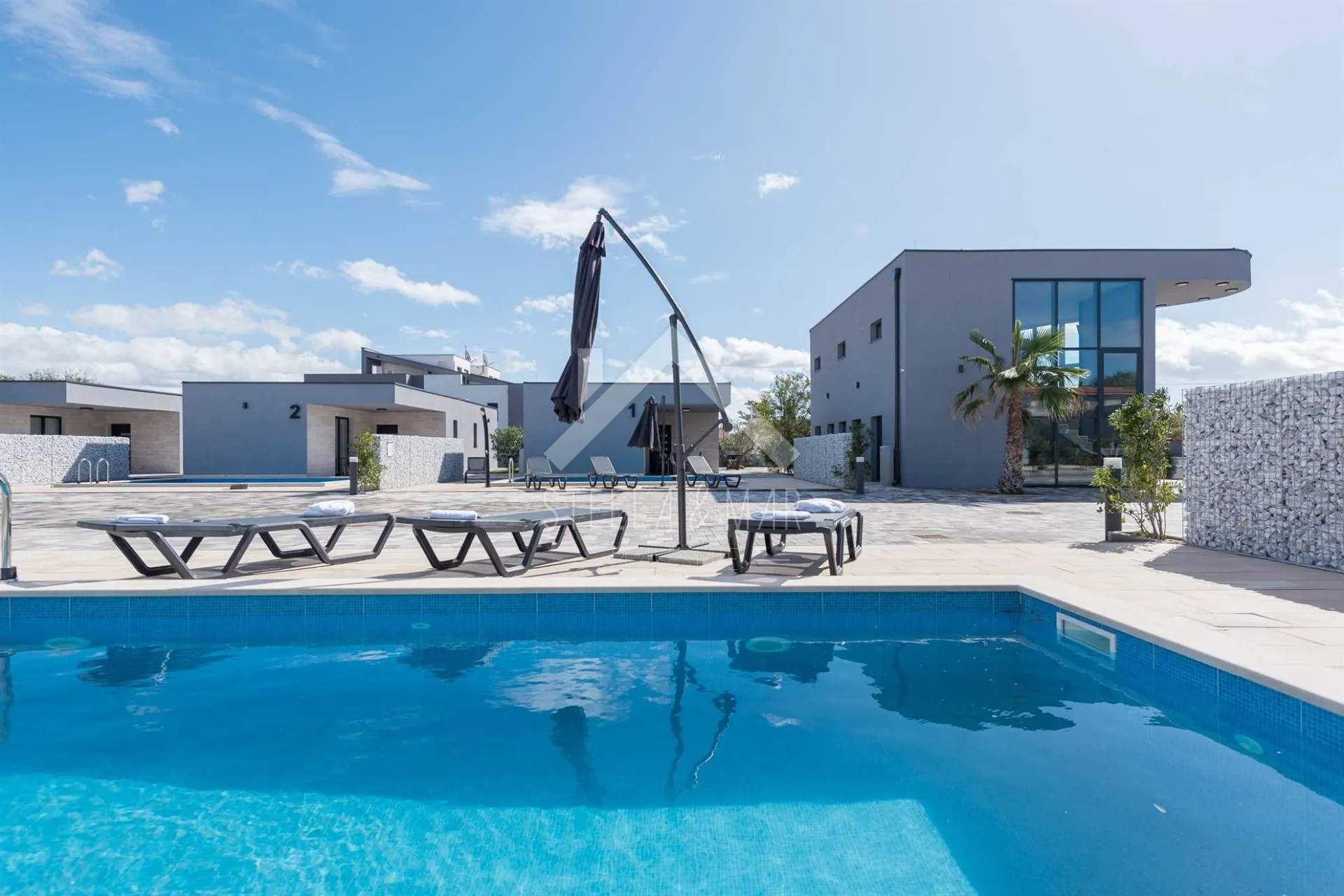 resort sa 8 villa sa bazenima i fitnes centrom - vir - slika 5