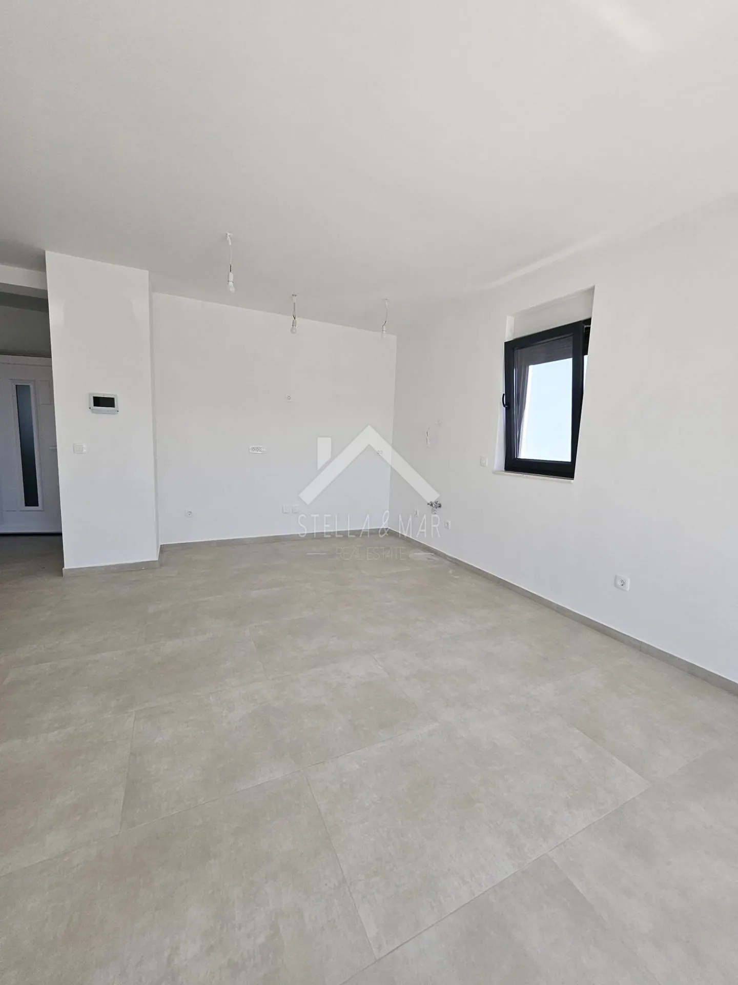 moderna vila sa 2 stana, garažom i bazenom - vir - slika 21
