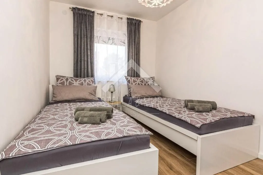 vila sa bazenom, dva apartmana - vir - slika 13
