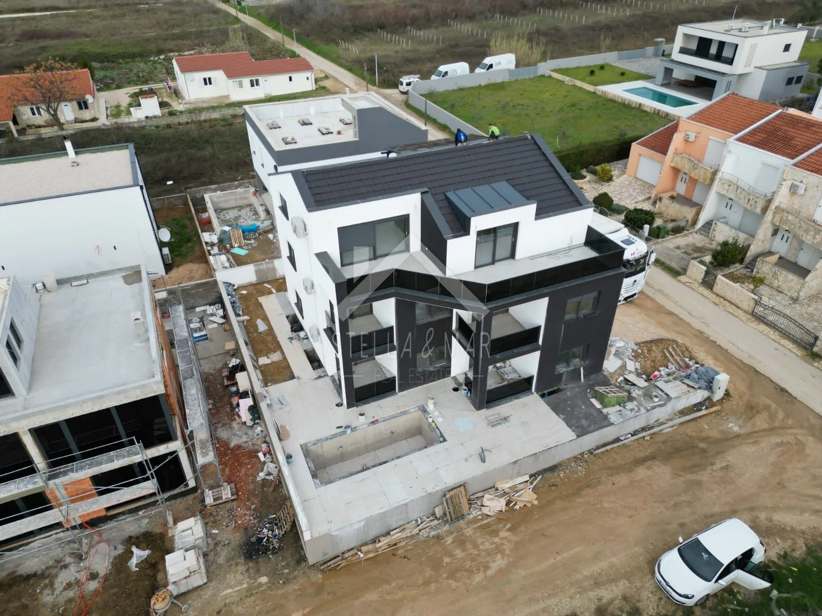 luksuzna kuća sa 3 apartmana i bazenom - privlaka - slika 11