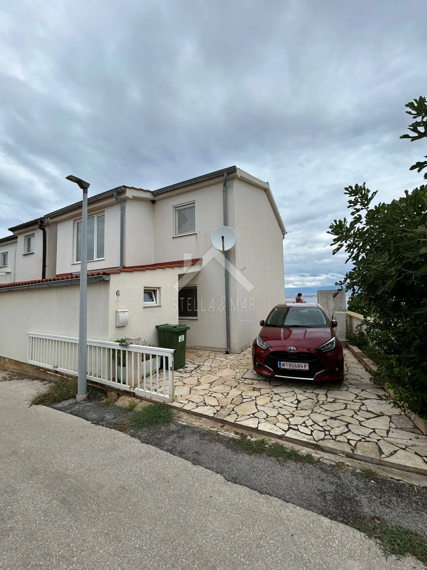 kuća sa dva apartmana, prvi red do mora - vir - slika 2