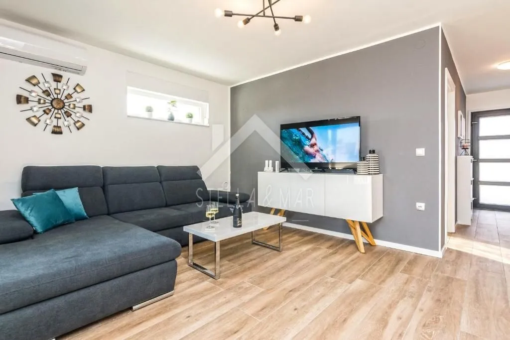 vila sa bazenom, dva apartmana - vir - slika 11