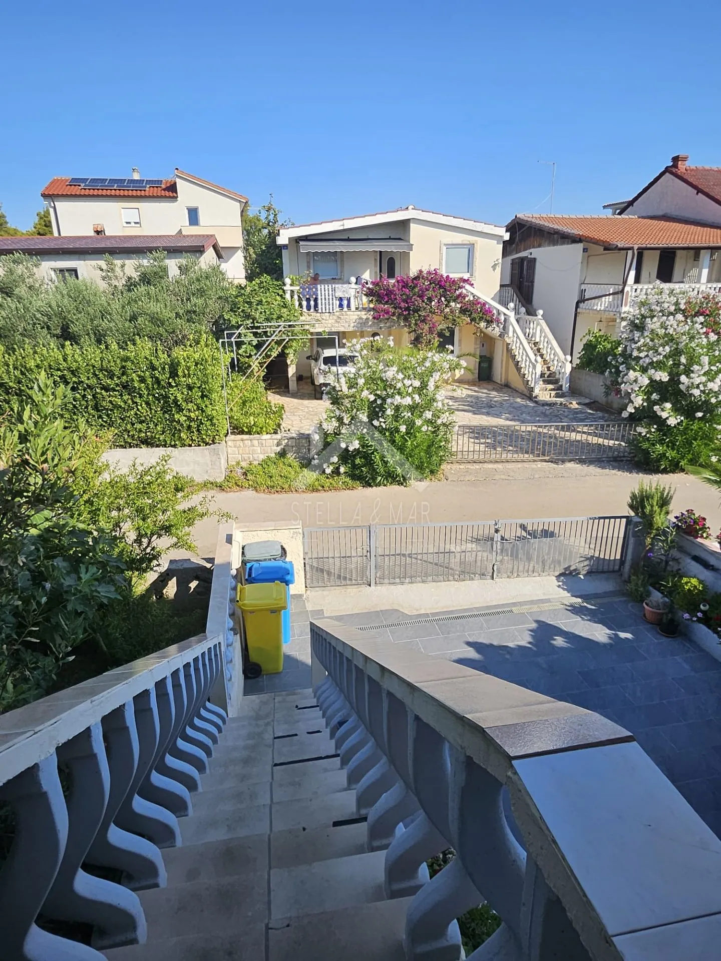 kuća u nizu sa dva apartmana - vir - slika 2