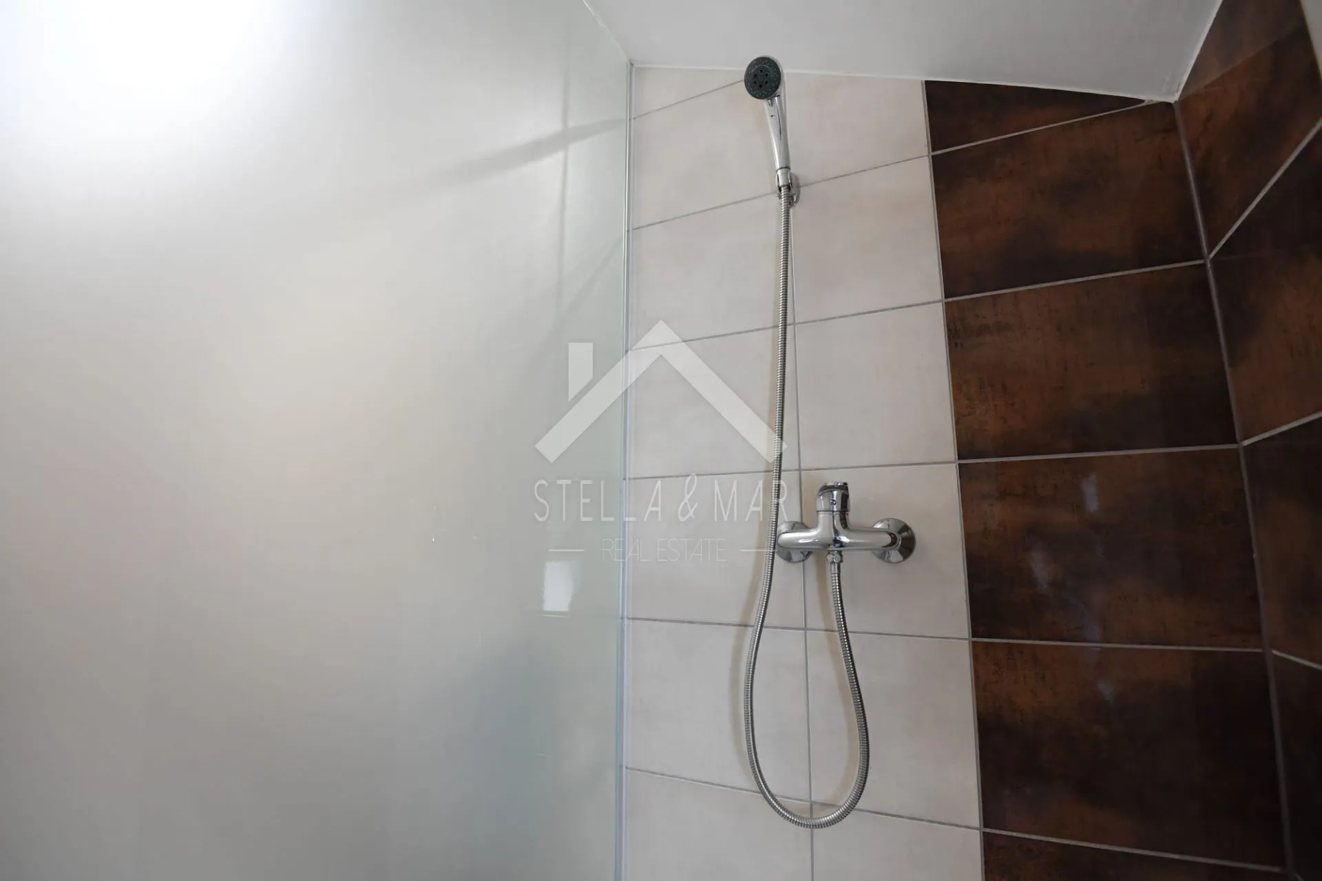 samostojeća kuća sa 5 apartmana - vir - slika 35