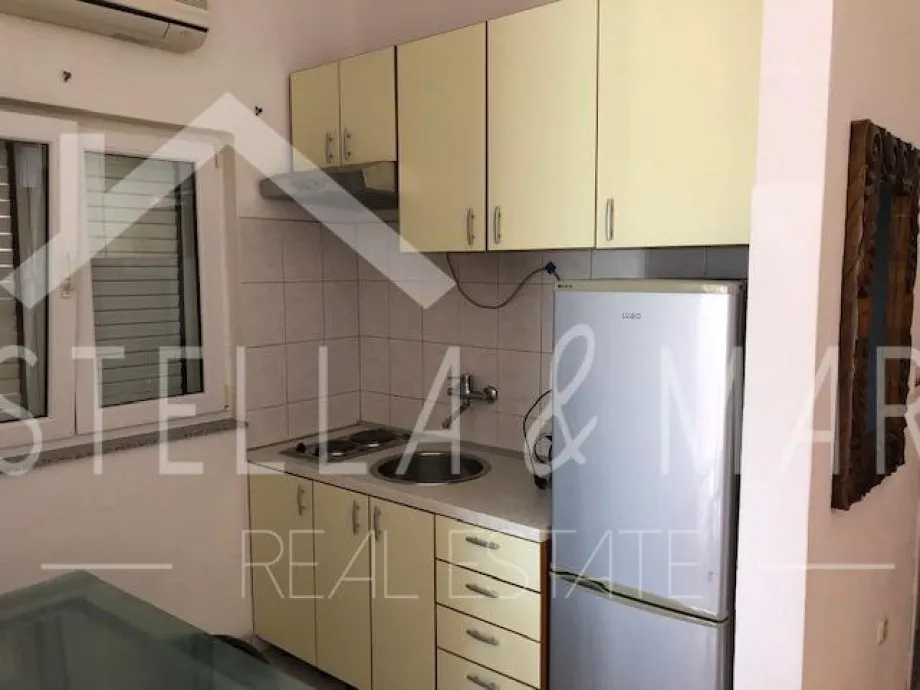 ljubač ; kuća sa tri apartmana ; pogled na more ! - slika 14