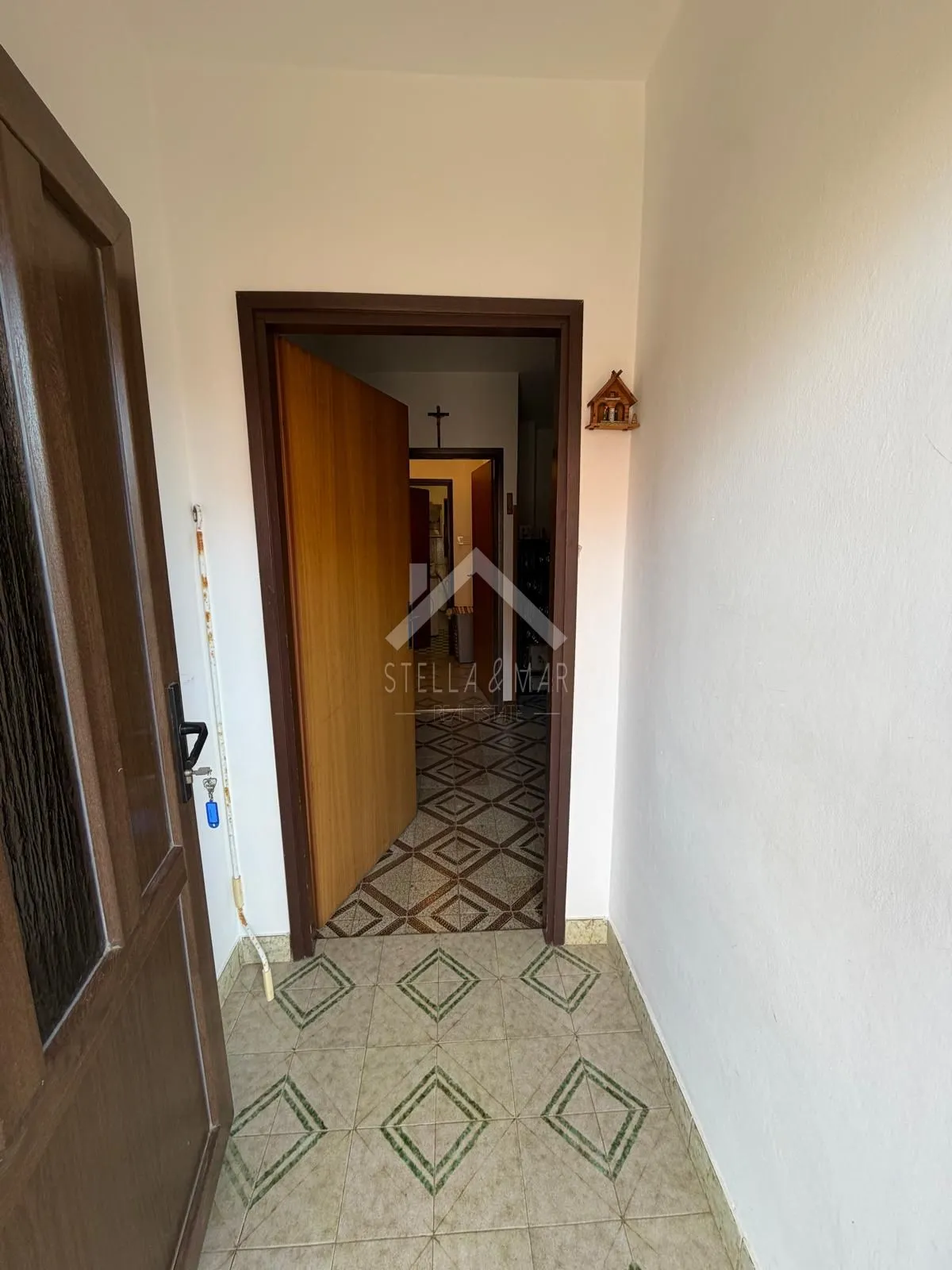 kuća sa 3 stana, prostrana parcela, centar - vir - slika 13