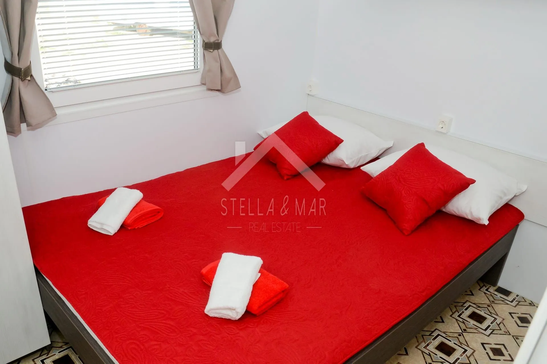 apartman sa 3 pomoćna objekta i bazenom - privlaka - slika 12