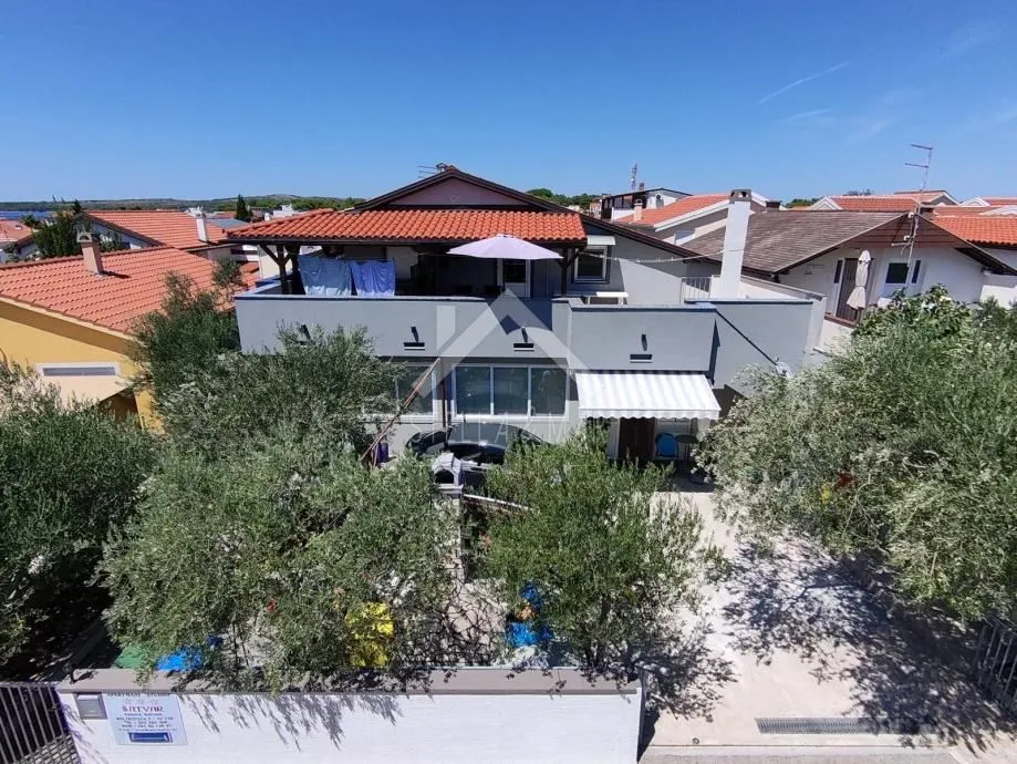 kuća sa 4 apartmana, južna strana - vir - slika 4