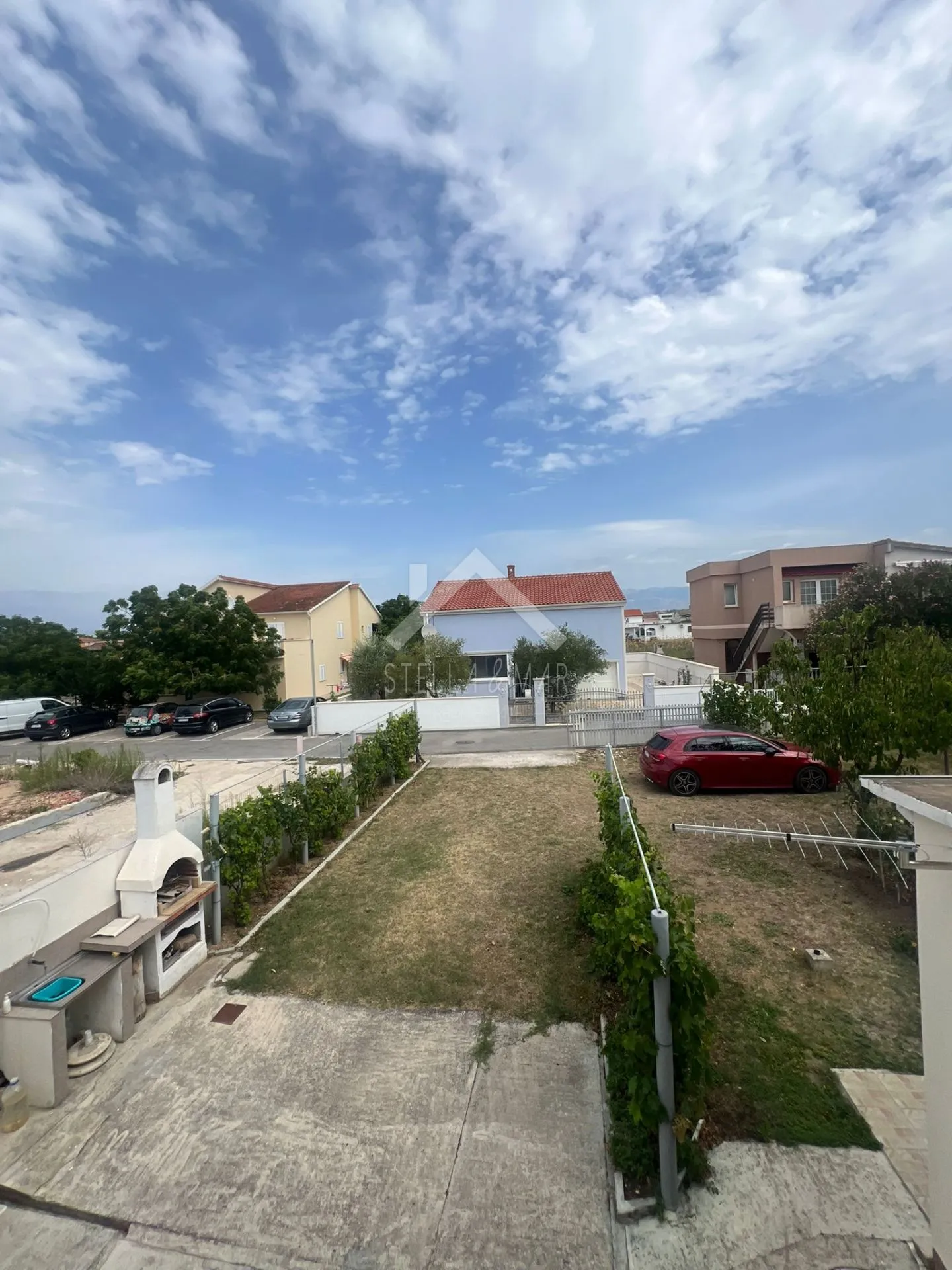 kuća sa 4 stana, garaža, prostrana okućnica - zukve, vrsi - slika 51