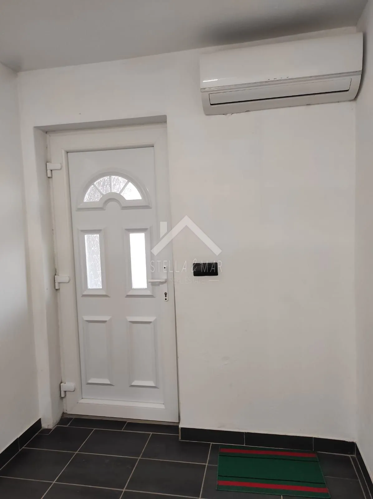 kuća sa 4 apartmana i krovnom terasom - vir - slika 4