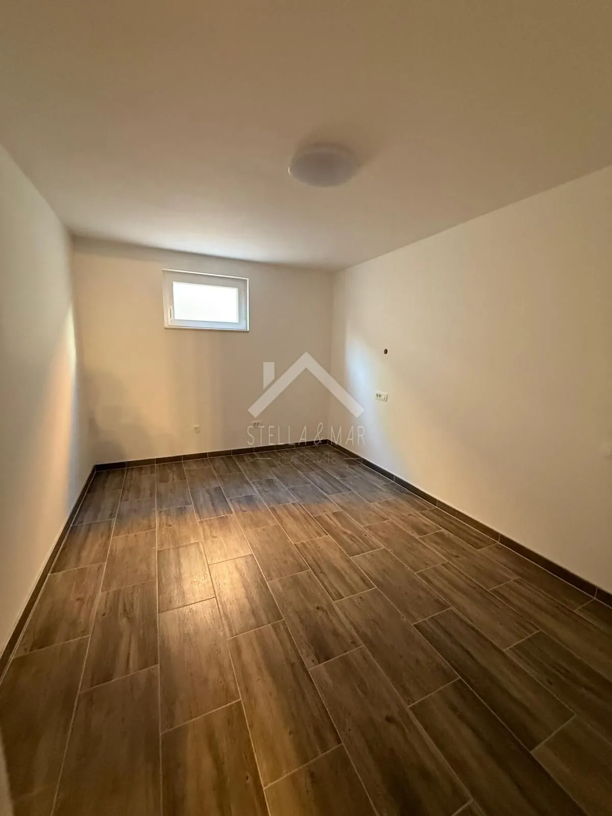 prekrasna kuća sa 3 apartmana - vir - slika 10