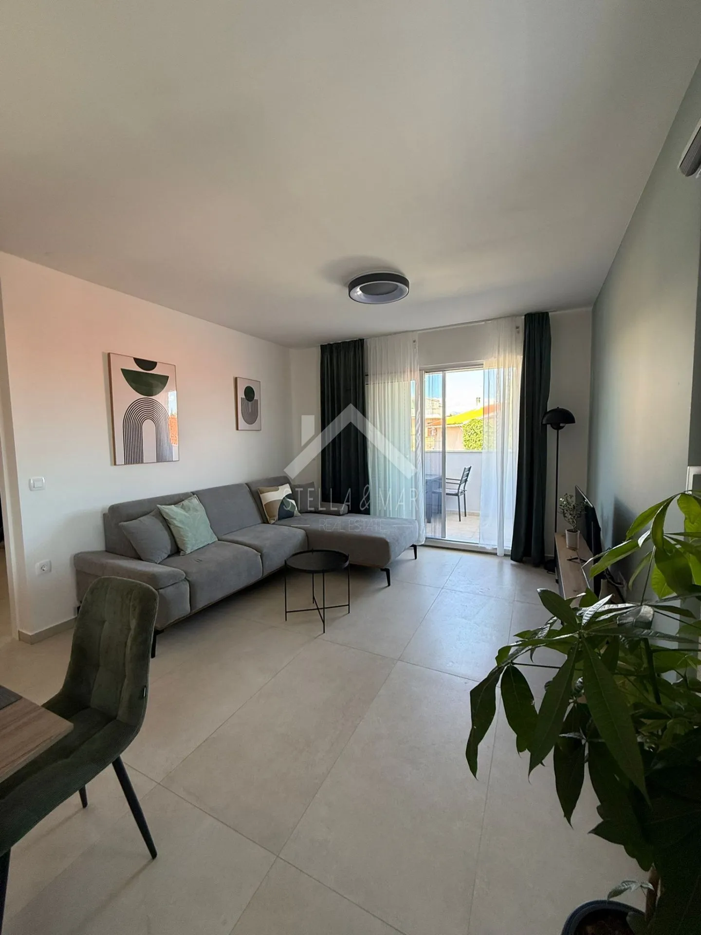 Moderan dvosobni apartman - Vir
