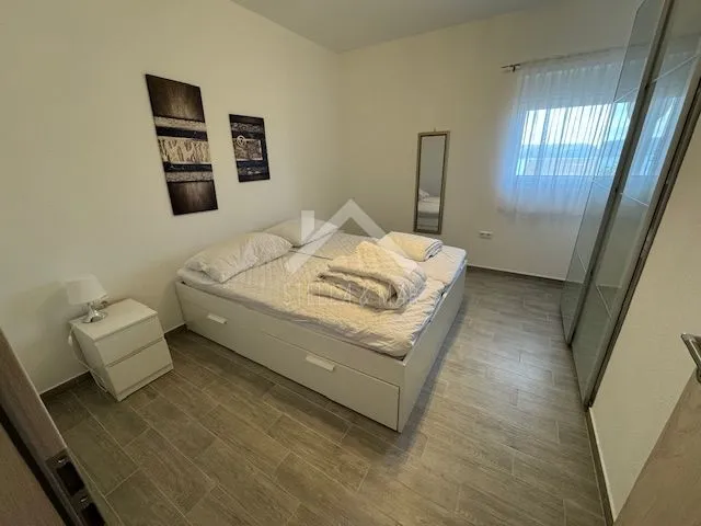prekrasna kuća sa bazenom - rtina - slika 36