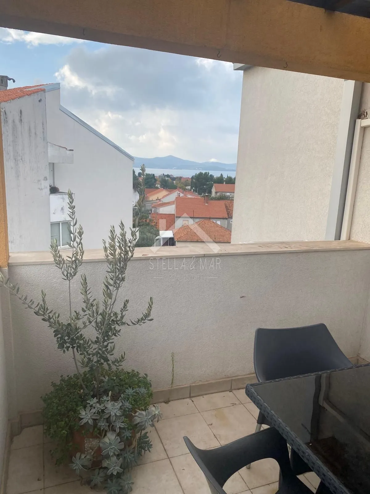stan sa tri spavaće sobe, namješten, pogled - petrići, zadar - slika 21