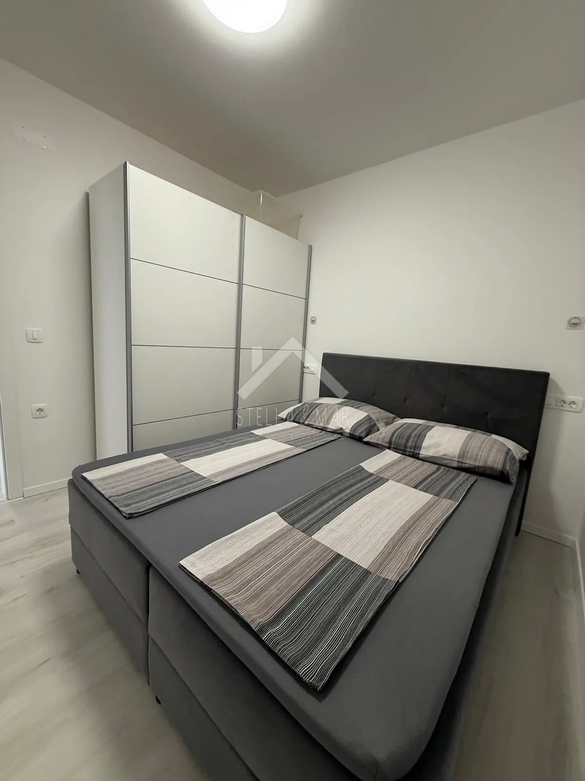 prekrasna kuća sa 3 apartmana - vir - slika 39