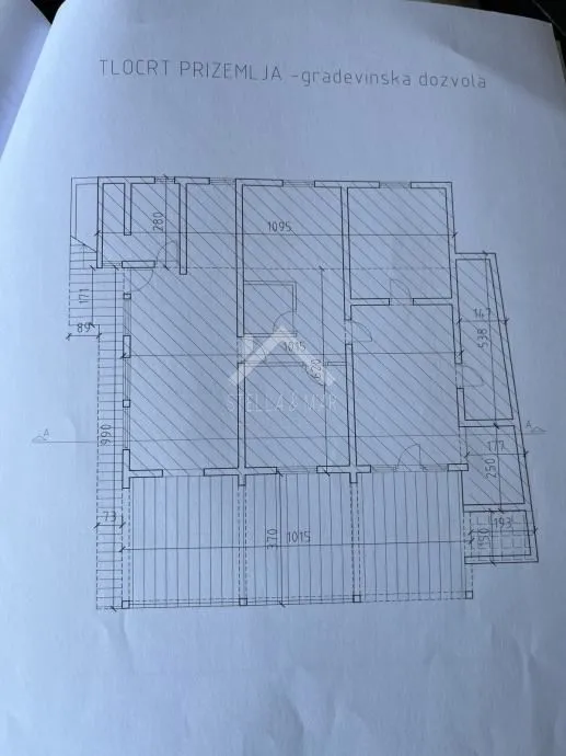 kuća sa 4 apartmana, južna strana - vir - slika 31