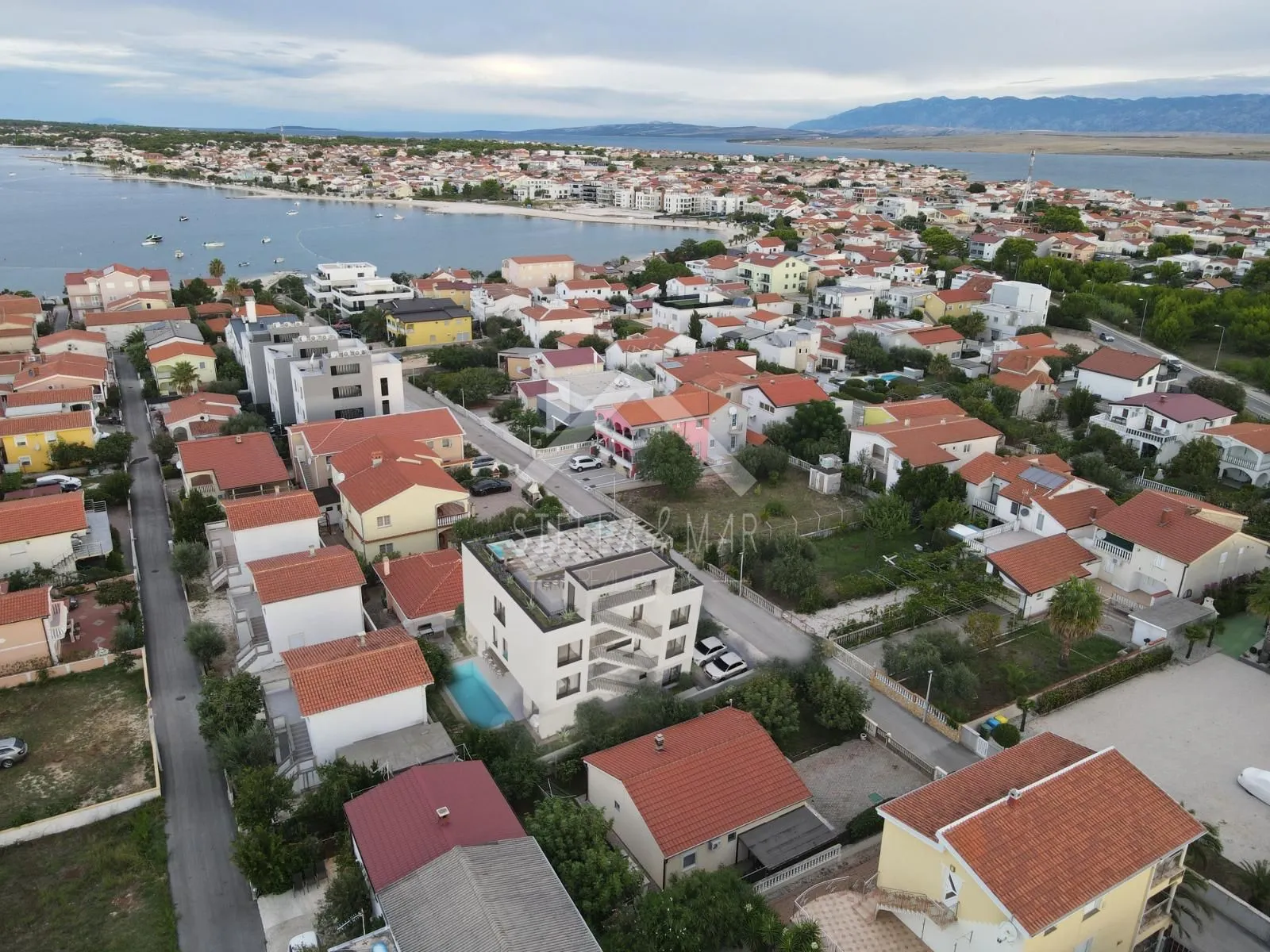 dvosobni apartman sa krovnom terasom , izvrsna lokacija - vir - slika 6