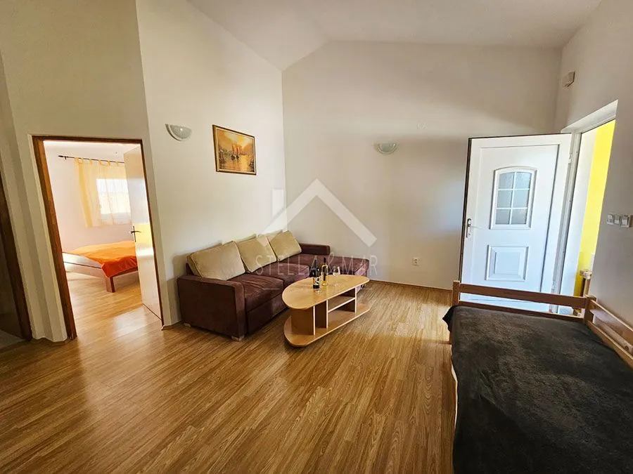 apartman u nizu, pogled na more - vir - slika 8