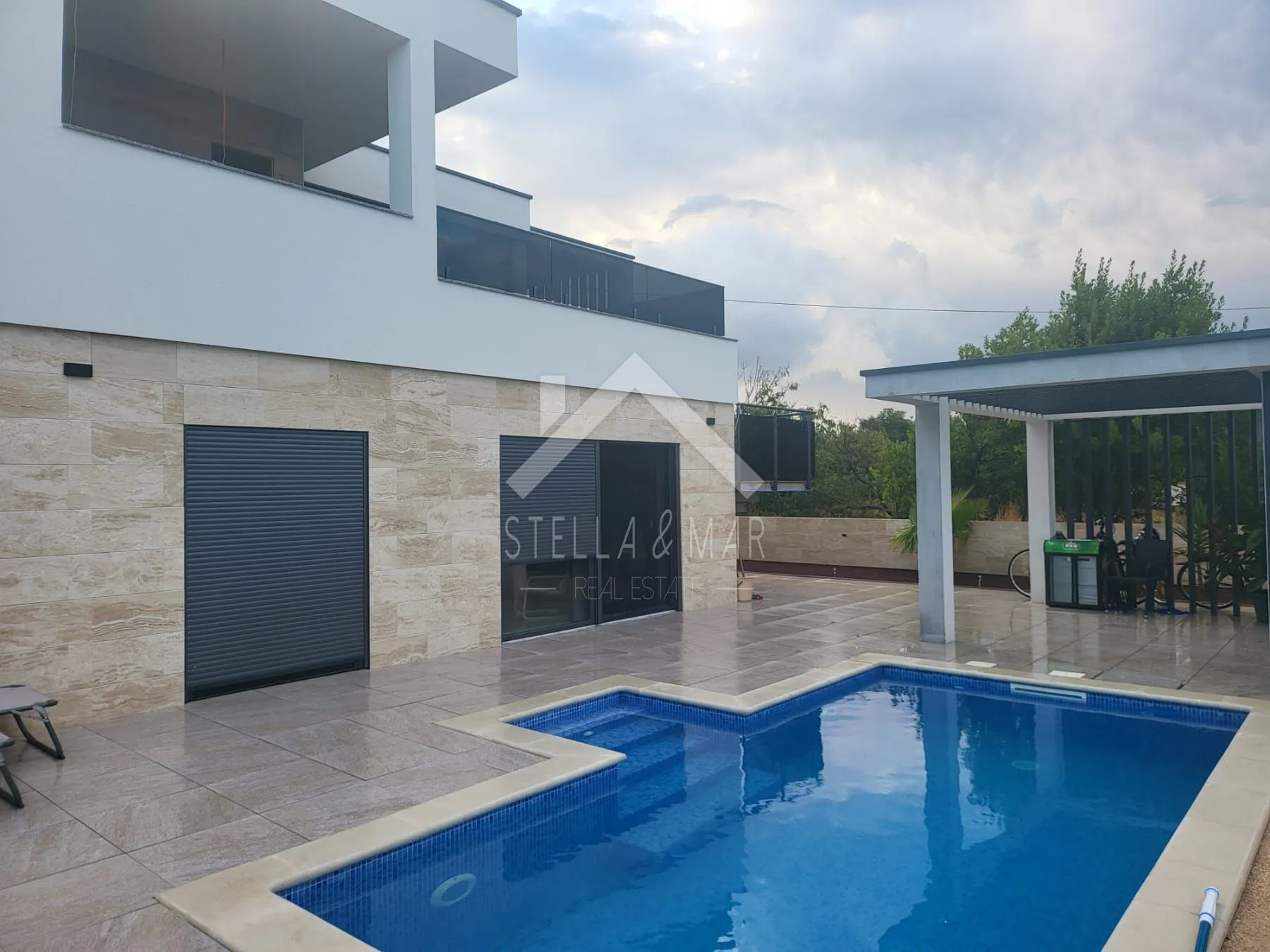 luksuzna villa sa bazenom u centru - vir - slika 7
