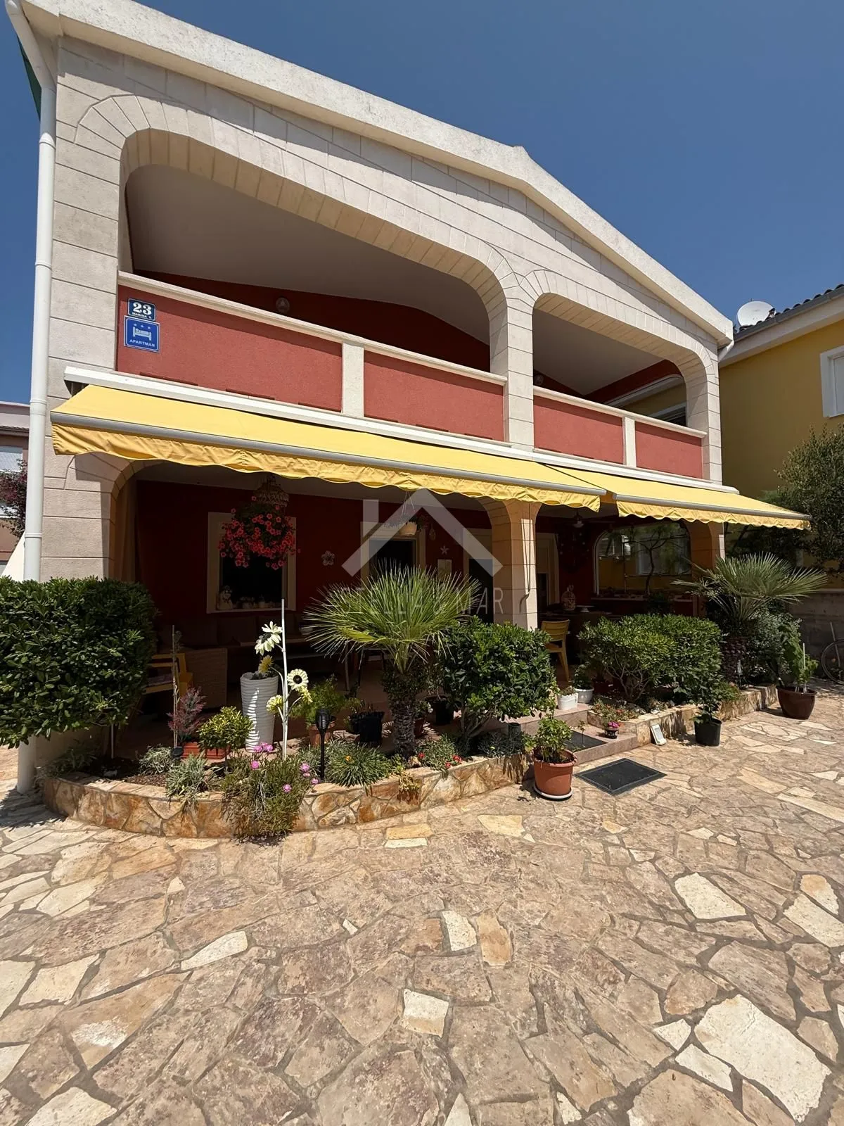 apartmanska kuća 20m do mora - vir - slika 2