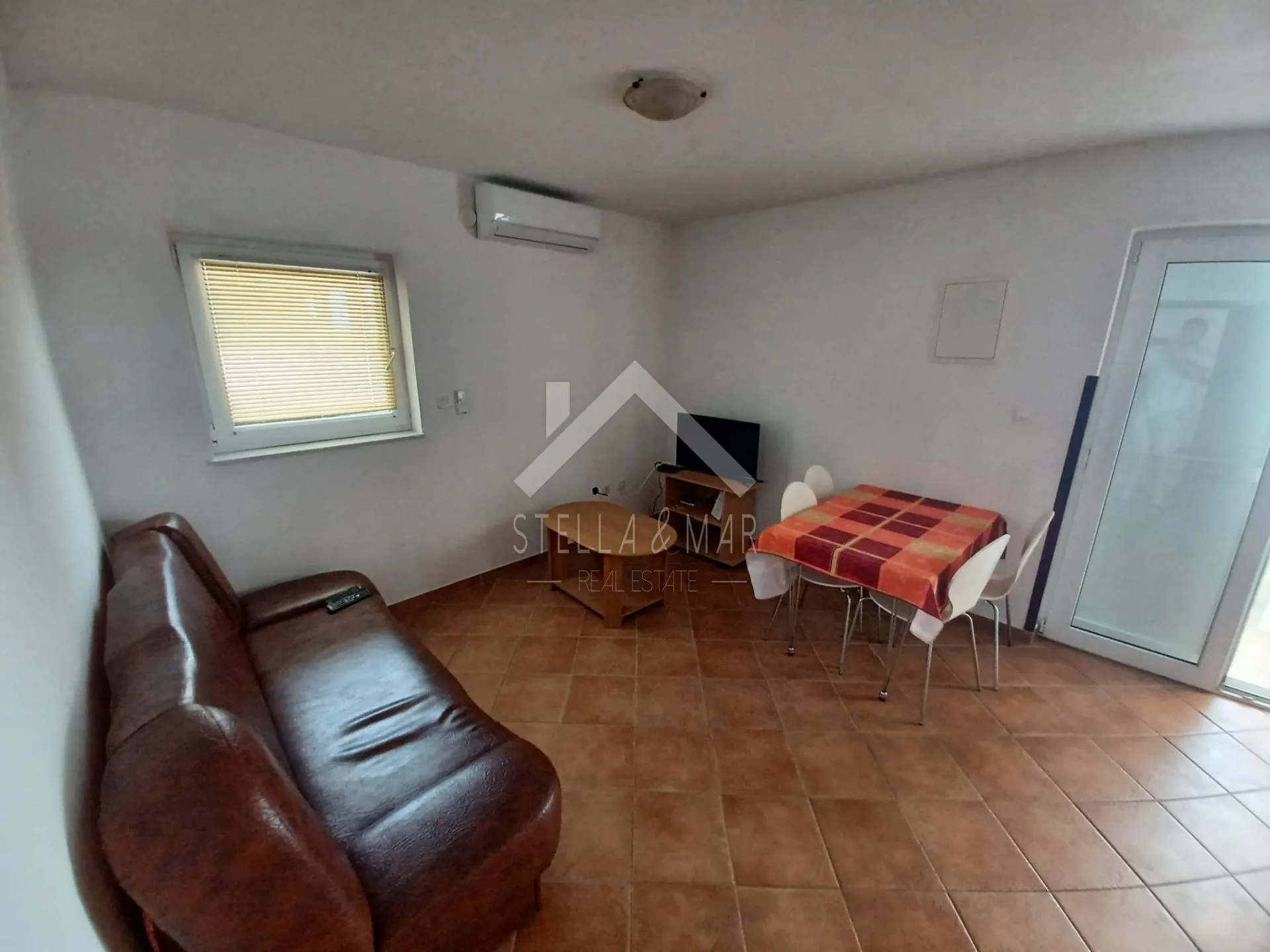 kuća sa 6 apartmana 1. red do mora - vir - slika 10