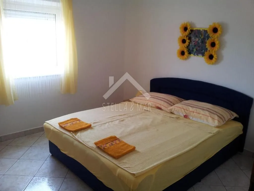 apartmanska kuća sa garažom i predivnom okućnicom - vir - slika 8