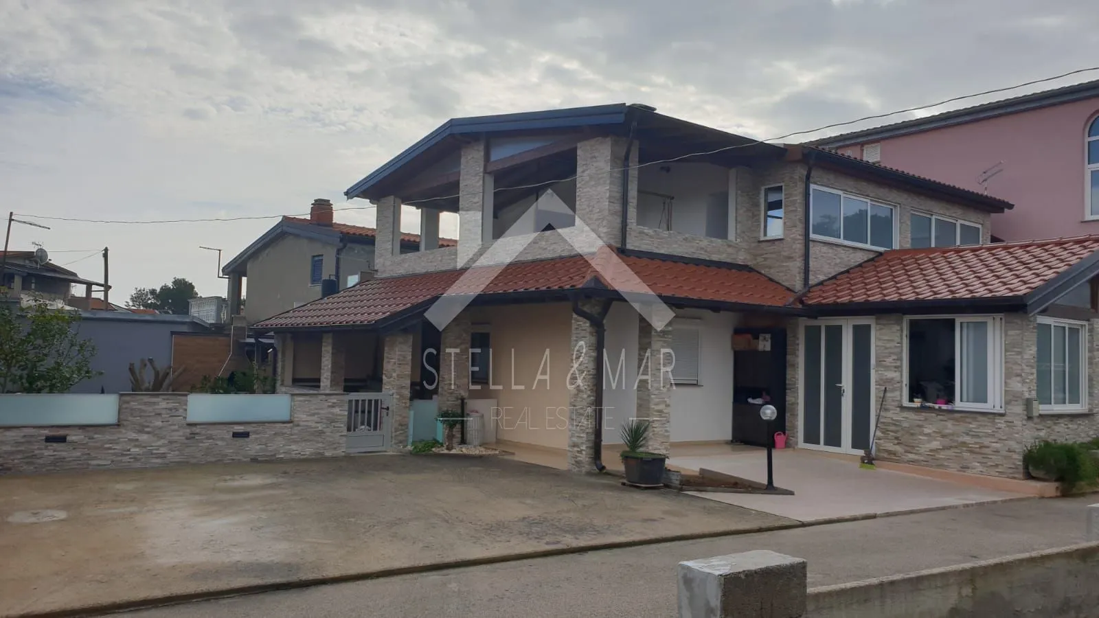 prekrasna kuća sa 4 stana, blizina centra - vir - slika 3