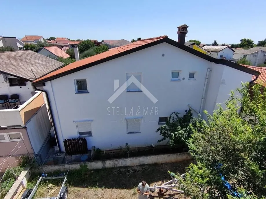 kuća sa 4 apartmana, južna strana - vir - slika 7