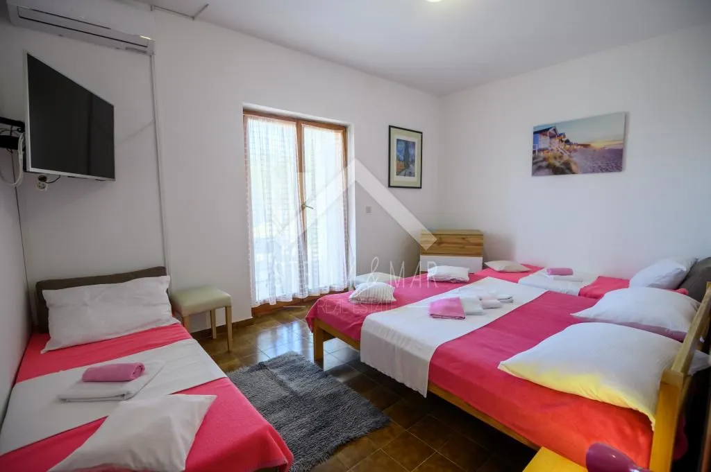 apartmanska kuća, velika okućnica 80m do mora - privlaka - slika 9
