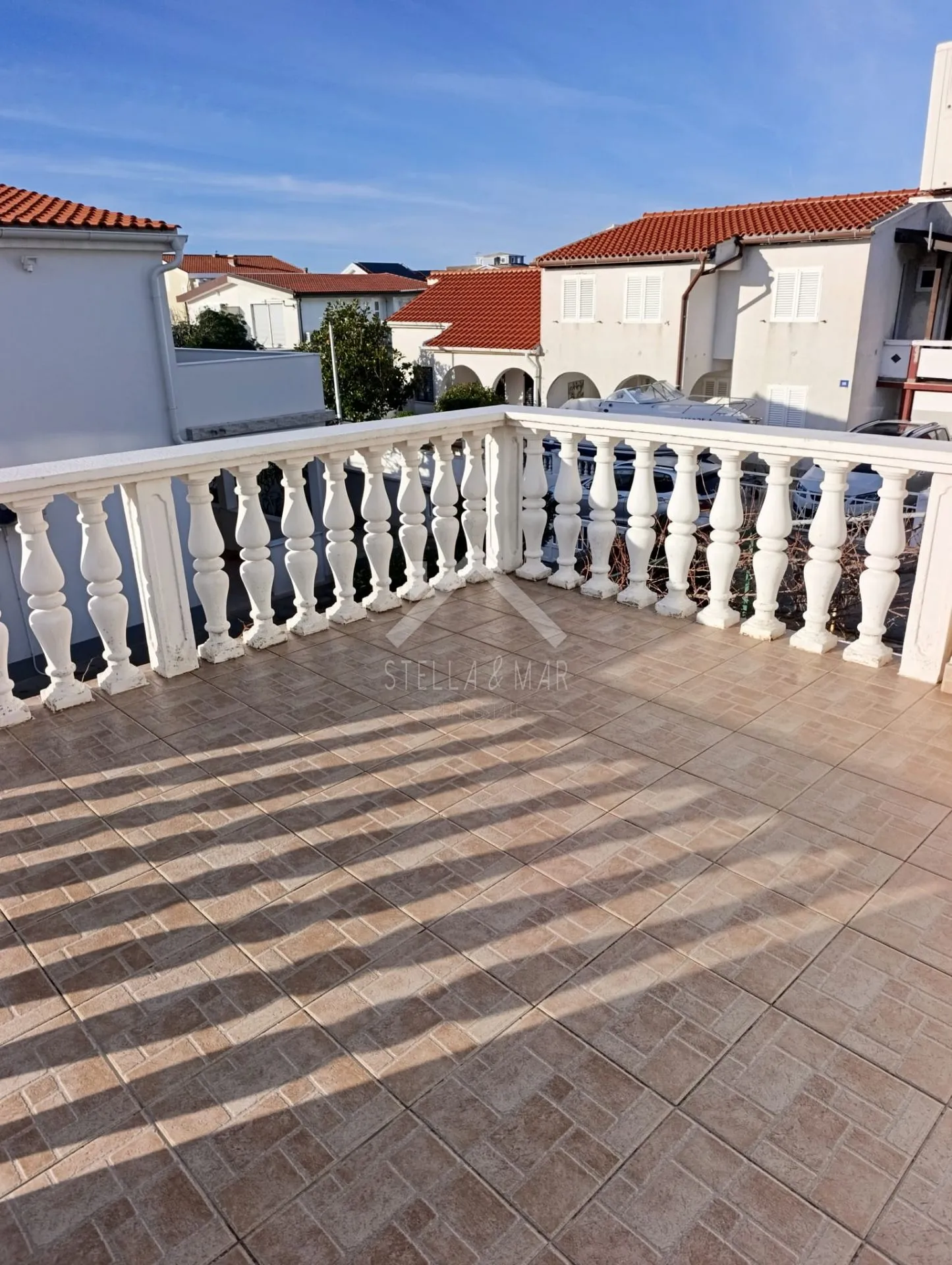 kuća sa dva stana i garažom - vir - slika 7