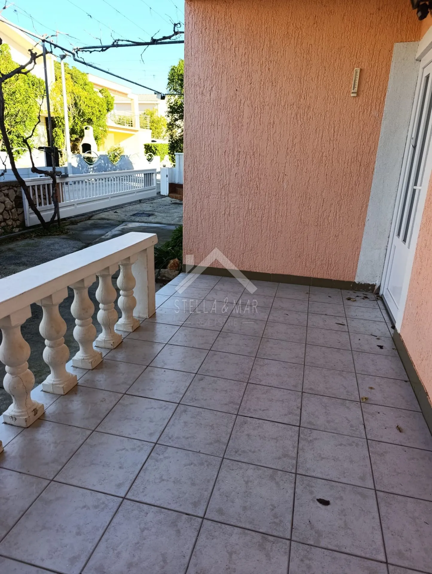 kuća sa dva stana i garažom, južna strana - vir - slika 2