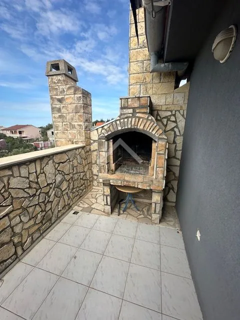 dvoetažni stan, pogled na more - vir - slika 13