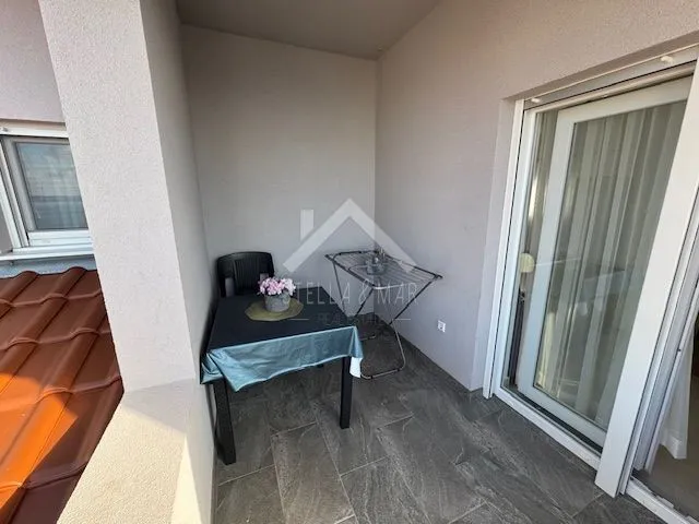 prekrasna kuća sa bazenom - rtina - slika 27